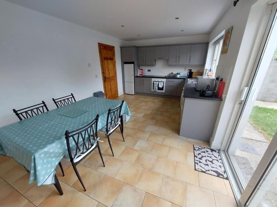 3 Bed Semi-Detached House In A Quite Estate Bruff Exterior foto