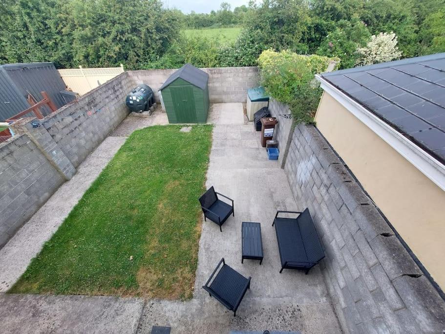 3 Bed Semi-Detached House In A Quite Estate Bruff Exterior foto