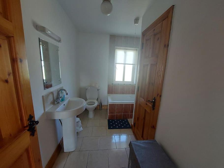 3 Bed Semi-Detached House In A Quite Estate Bruff Exterior foto