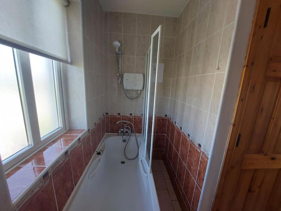 3 Bed Semi-Detached House In A Quite Estate Bruff Exterior foto